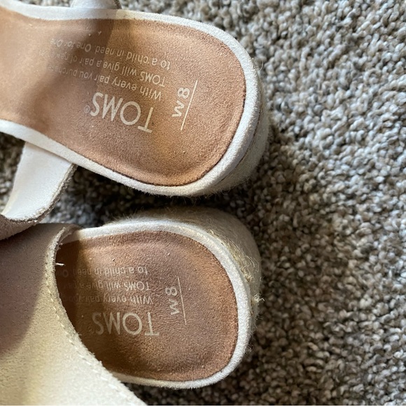 Toms Cream Sandals - Picture 5 of 7